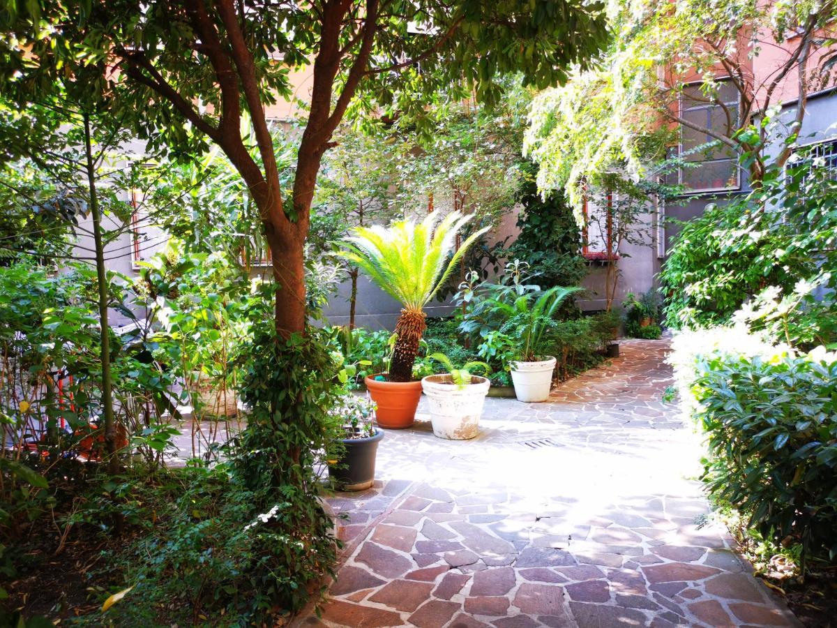 Spacious Apartment 50 Meters From The Metro Mailand Exterior foto