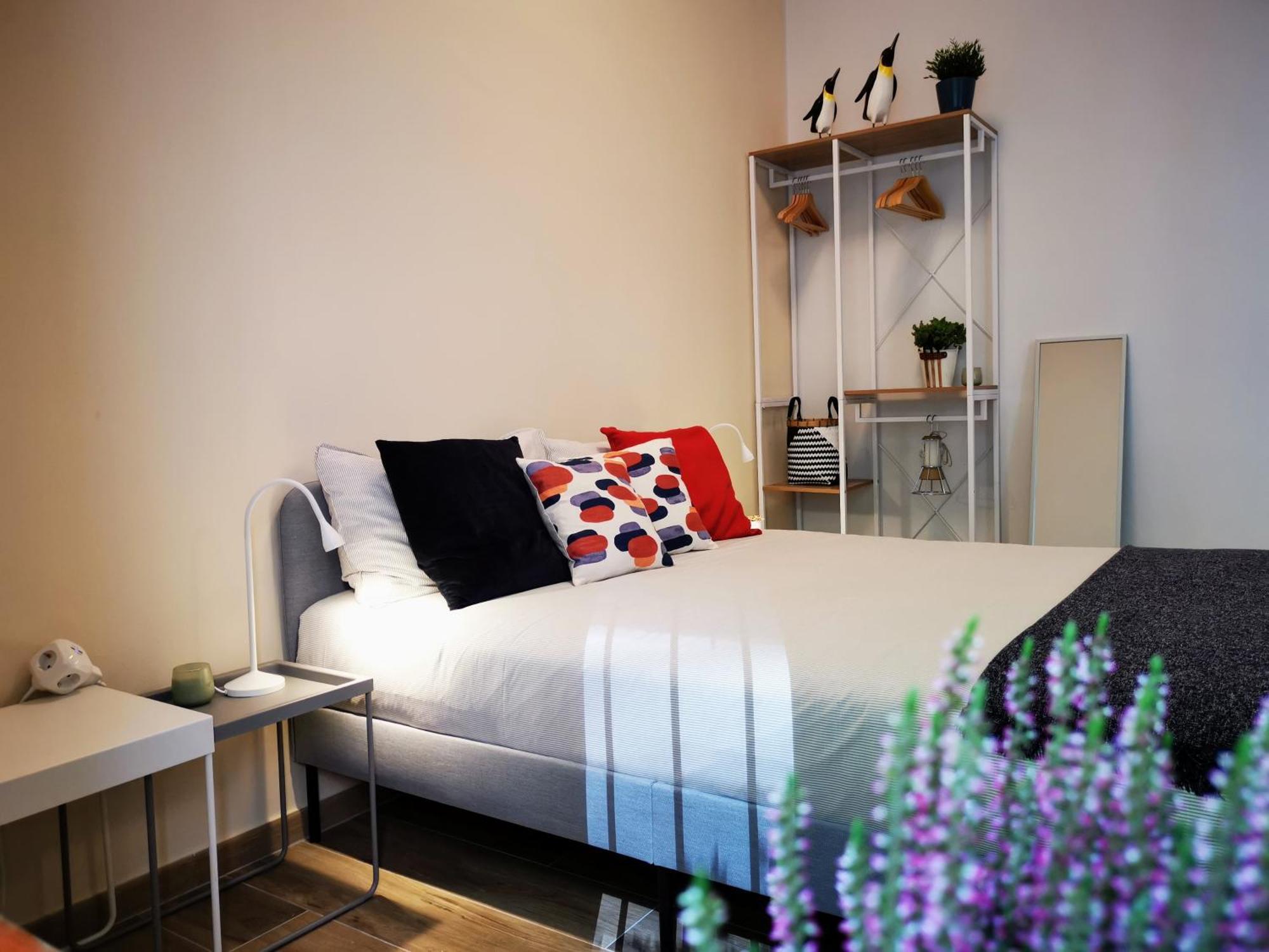Spacious Apartment 50 Meters From The Metro Mailand Zimmer foto