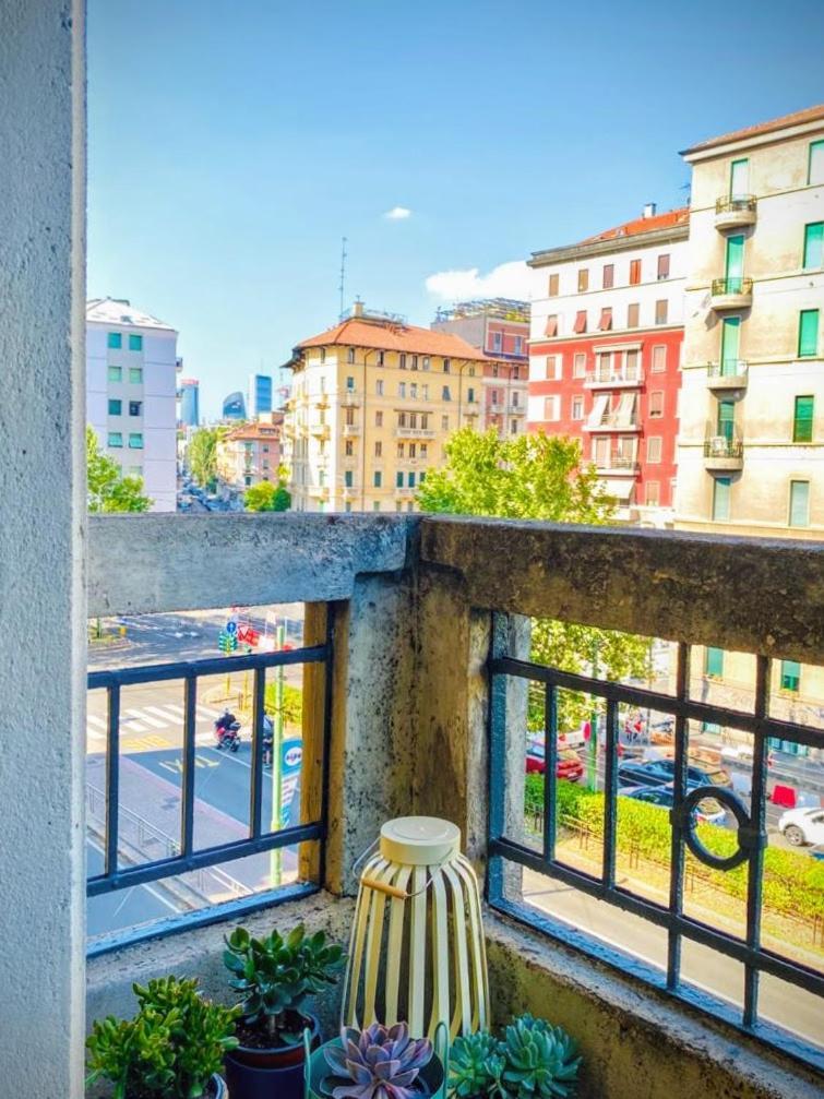 Spacious Apartment 50 Meters From The Metro Mailand Exterior foto